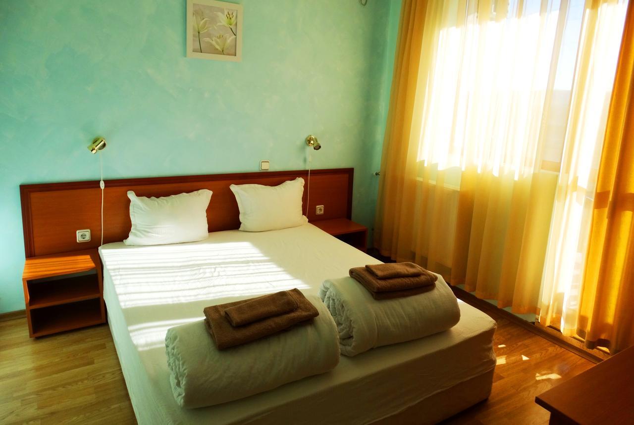 Guest House Misha Petrevene Exterior photo